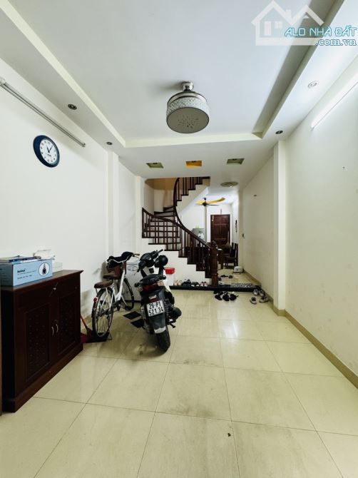 HOÀNG QUỐC VIỆT BÁN NHÀ HIẾM - ĐẸP GARA ÔTÔ - KINH DOANH - NGÕ THÔNG - 2 THOÁNG - FULL NỘI - 7