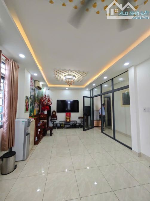 Bán gấp CHDV 6 Tầng 28 phòng + 3 mặt bằng cho thuê, DT 250M2 giá chỉ 27 tỷ X TL - 7
