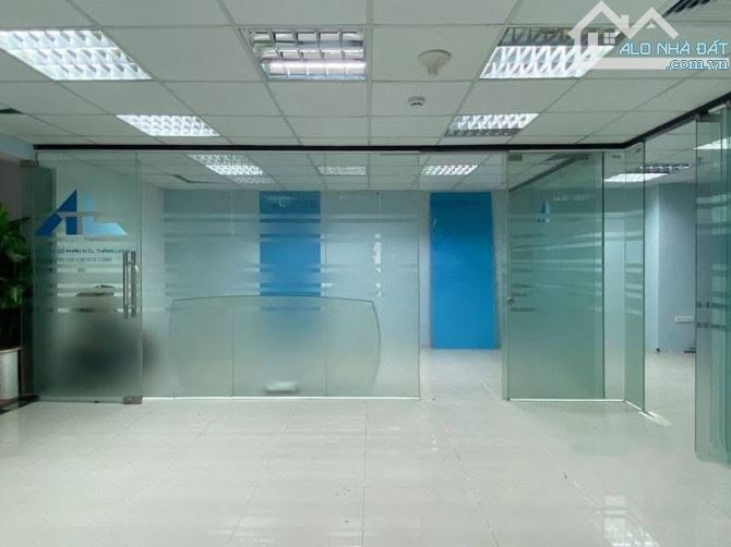 BÁN TOÀ VĂN PHÒNG MẶT PHỐ TRẦN QUỐC TOẢN 240m2x11T THANG MÁY - MT 8m - 250 TỶ - VỈA HÈ -KD - 7