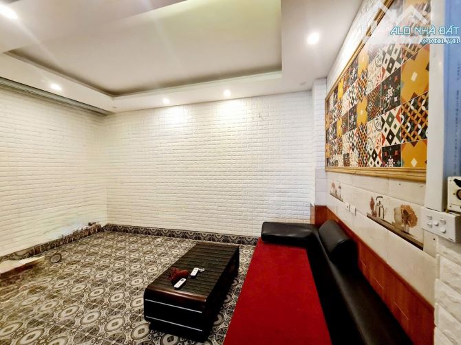 1 căn duy nhất ngõ 28 Nguyên Hồng ôtô tránh nhau vỉa hè rộng kinh doanh đỉnh 6T 60m2 33 tỷ - 8