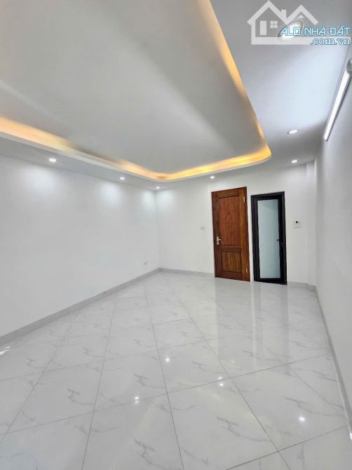 Nhà Lai Xá lô góc 36m2 5 tầng mặt tiền 4m dân xây ô tô đỗ cổng gần trường, chợ, KĐT 5 tỷ 2 - 8