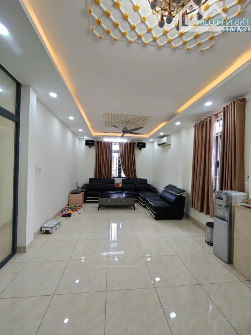 Bán gấp CHDV 6 Tầng 28 phòng + 3 mặt bằng cho thuê, DT 250M2 giá chỉ 27 tỷ X TL - 8