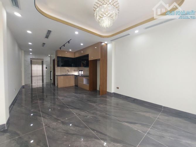 Bán nhà ngọc lâm 53m2 xây 7 tầng thang máy , gara ô tô , kinh doanh , trước nhà ô tô tránh - 8