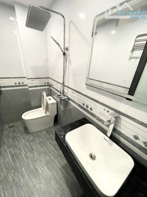 Nhà Lai Xá lô góc 36m2 5 tầng mặt tiền 4m dân xây ô tô đỗ cổng gần trường, chợ, KĐT 5 tỷ 2 - 9