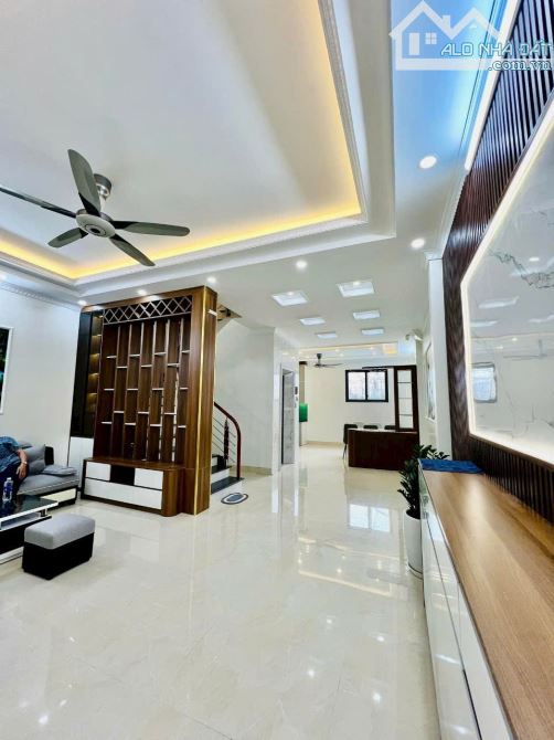 Nhà cực đẹp, oto qua, gần Phố, Tam Trinh, thang máy, 68m2 x mtiền 6m. Sốt bán 12.8 tỷ - 9