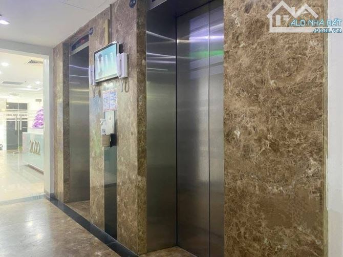 BÁN TOÀ VĂN PHÒNG MẶT PHỐ TRẦN QUỐC TOẢN 240m2x11T THANG MÁY - MT 8m - 250 TỶ - VỈA HÈ -KD - 9
