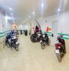 CĂN HỘ DỊCH VỤ GẦN NGÃ TƯ SỞ 28 PHÒNG KHÉP KÍN, DOANH THU 1.8 TỶ/NĂM, Ô TÔ VÀO NHÀ, 7 TẦNG