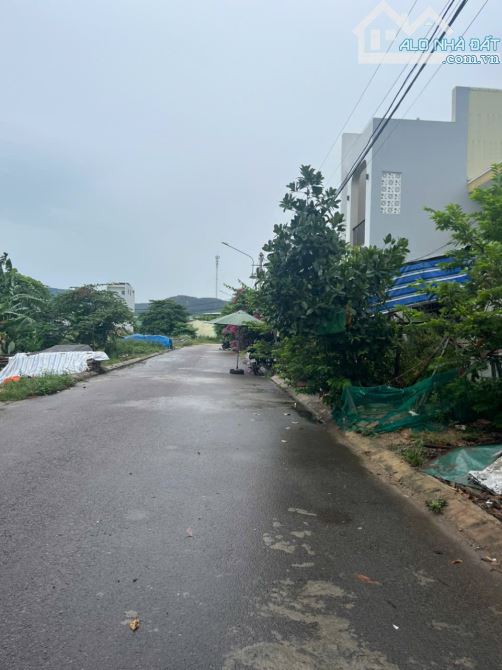 Bán đất mặt tiền KV 6 Nhơn Bình , Tp Quy Nhơn ,  Đường lộ giới 12 m