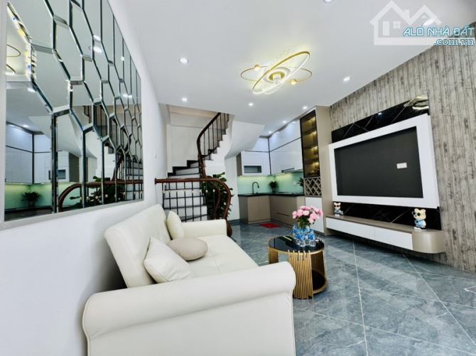 Bán nhà ngõ 55 phố Trần Hòa! Ô tô vào nhà, dân xây mới, nội thất luxury, 35m2 4 tầng 8..tỷ