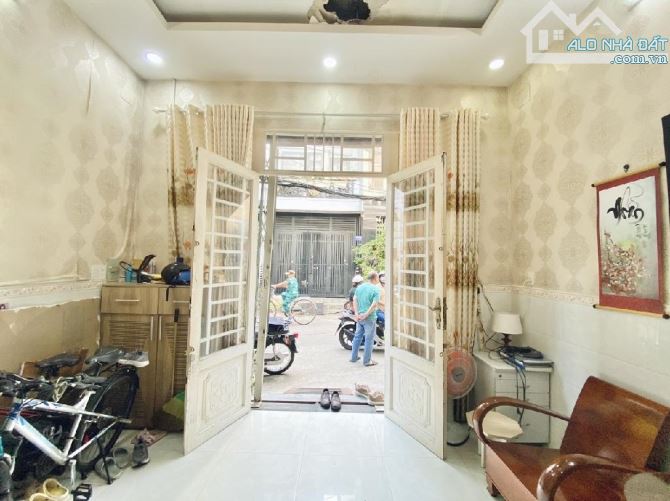 👉Bán Nhà :Đường Sư Huỳnh Liên, P 10 Tân Bình ,Ngang 4M ,40M2  4 Tầng  Chỉ nhỉnh 5TỶ