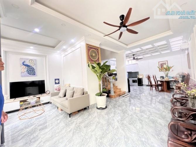 BT Làng Việt Kiều Châu Âu - Mỗ Lao, Trục chính, khu cao cấp, 200m2*3T, mặt tiền 9m, 4 ngủ