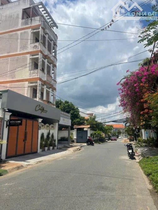 Nhà 9,5 tỷ ngang 8 mét Mặt tiền Đinh Công Tráng, Q Ninh Kiều, TP Cần Thơ