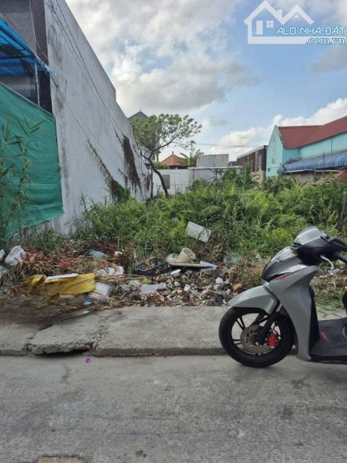 Bán lô đất thổ cư ngay sát chợ Hóc Môn. Cách chợ 800m, thuộc hẻm Bùi Thị Lùng, Giá 730TR
