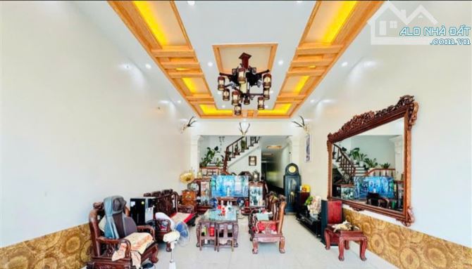 Cần bắn căn nhà mặt đường Trường Chinh, Kiến An, Hải Phòng. dt 100m ngang 5m cực đẹp
