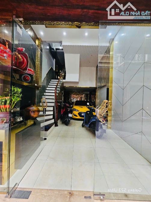 Bán Nhà Đẹp ở luôn Phố Nguyễn Chí Thanh Đống Đa 45m2 6 tầng mt 4.1m