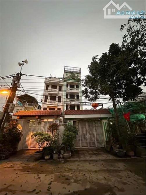 BÁN ĐẤT LÔ GÓC CẦU GIẤY  Ô TÔ, NGÕ THÔNG,  MẶT TIỀN RỘNG 9M, 221M CHÀO 54 TỶ