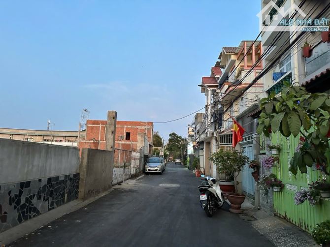 Bán 2235m2 đất, hẻm xe tải tránh nhau ngay Đỗ Xuân Hợp 120m - Phước Long B, Quận 9