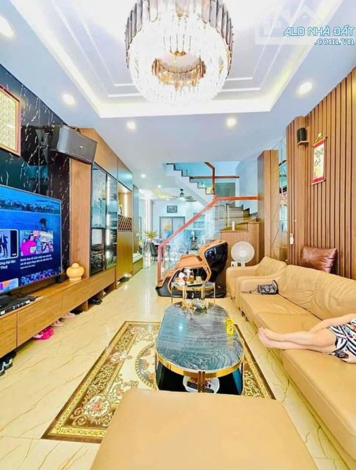 NHÀ RIÊNG LẠC LONG QUÂN_ CẦU GIẤY- DT 46M2 x 5 TẦNG- CHỈ 20M RA Ô TÔ- GIÁ 8.8 TỶ