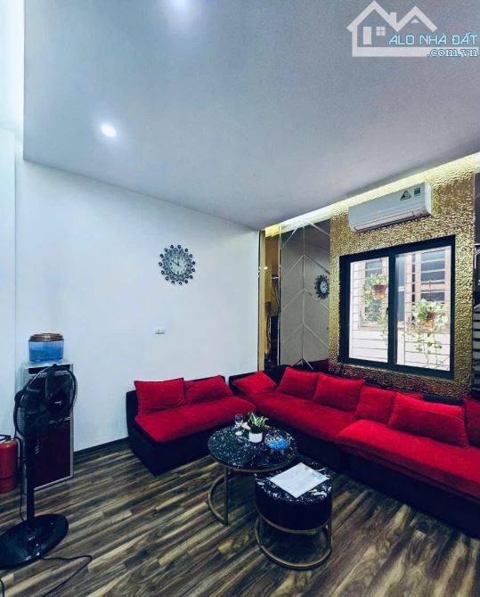 Bán Nhà Chủ đang cần tiền Phố Nguyễn Chí Thanh Đống Đa 50m2 6 tầng mt 4.1m