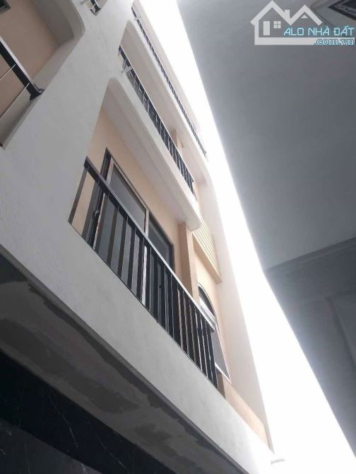 TRẦN CUNG BẮC TỪ LIÊM GIÁ 7,8 TỶ 35m 5 TẦNG NHÀ MỚI DÂN  XÂY 2 THOÁNG CÁCH 200m Ô TÔ TRÁNH