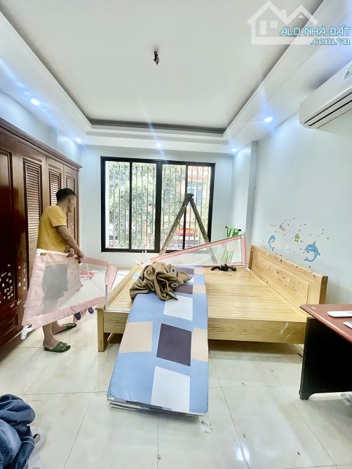 KIẾN HƯNG HÀ ĐÔNG-PHÂN LÔ VỈA HÈ-DT 50M-5 TẦNG -6 NGỦ-Ô CHỜ THANG MÁY