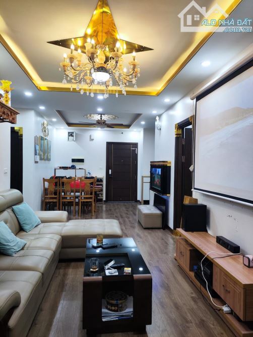 Bán gấp CH E4 Yên Hòa Park View DT 94m 2PN Full NT Hướng Mát giá 8,1 tỷ SĐCC