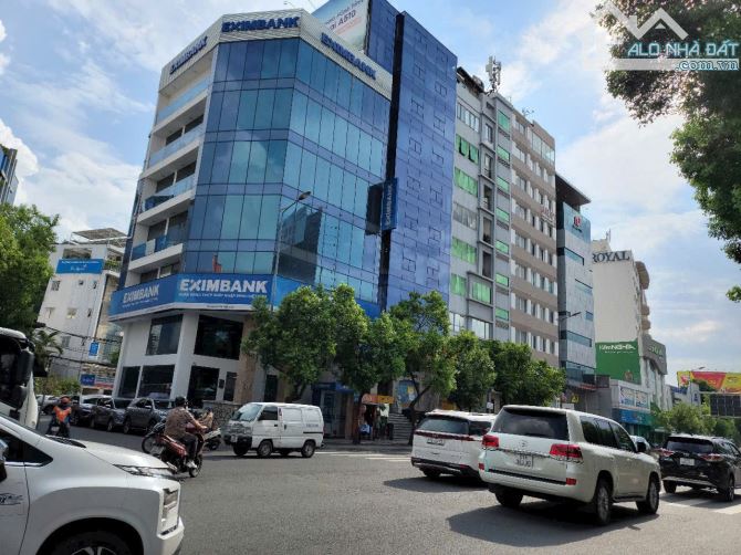BÁN TÒA NHÀ 7 TẦNG – GÓC 2 MẶT TIỀN NGUYỄN THỊ MINH KHAI, QUẬN 3. DT 9m x 33m Giá 170 tỷ