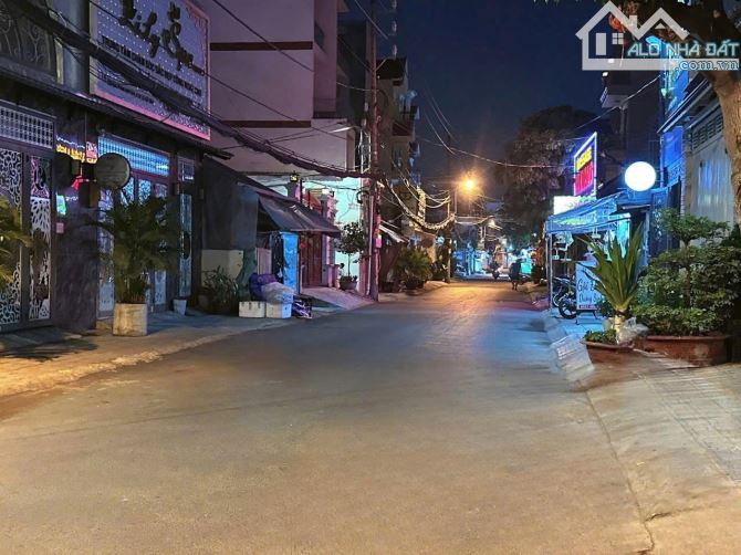 Bán nhà 5 tầng Đường Phan Huy Ích ngang 4.5m 77m2 thẳng trục gần Emart 2 chỉ 8.8 tỷ.