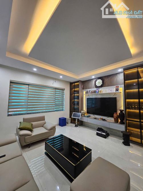 CẦU GIẤY PHÂN LÔ VỈA HÈ Ô TÔ TRÁNH - KINH DOANH – 66M 6TẦNG GIÁ 33 TỶ.