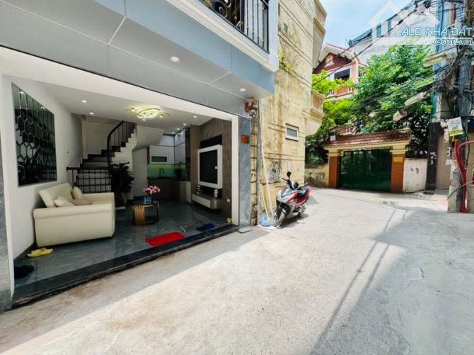 Cực Hiếm -Định Công -Q Hoàng Mai  Vị Trí Cực Đẹp Ngõ Rộng ô Tô Vào Tận Cửa Nhà   DT:30M2