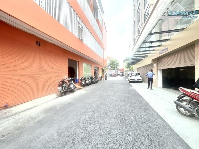 Hẻm 8m khu sân bay Phường 4 Tân Bình Cộng Hoà 6 tầng 103m2 ( 4 x 25.6 ) giá 18 tỷ.