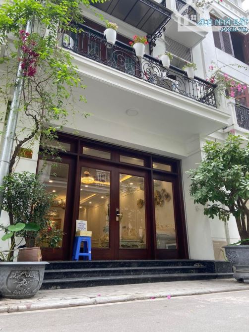 Bán Nhà Hoàng Hoa Thám Ba Đình 135m2 4 Tầng Mặt tiền 4m Hơn 39 Tỷ Ôtô tránh VỉaHè KinhDoah