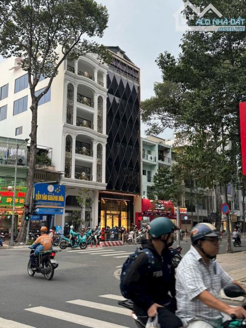 Bán đất tặng nhà trệt lầu MT Trần Hưng Đạo, Quận 5, DT 8,1 x 20m, giá 82 tỷ