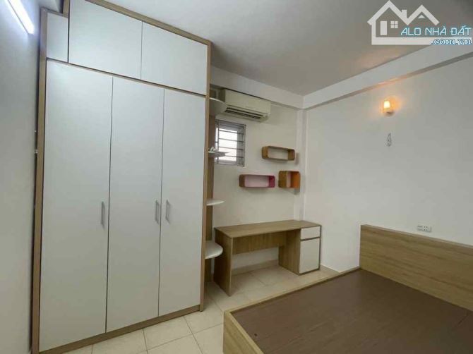 BÁN NHÀ THẠCH BÀN,NHÀ DÂN XÂY, 40m2 x 4 Tầng ,Giá 5,9 Tỷ có thương lượng