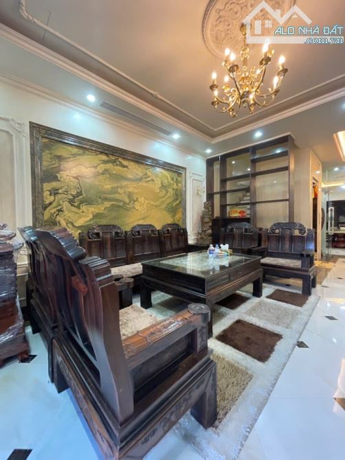 NHÀ BỒ ĐỀ 75M2, 6 TẦNG THANG MÁY, Ô TÔ VÀO NHÀ, NGÕ THÔNG, GẦN MẶT PHỐ, TẶNG NỘI THẤT