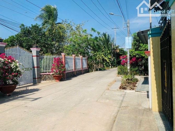 CHÍNH CHỦ GỬI BÁN NHÀ VƯỜN 429m² – MẶT TIỀN ĐƯỜNG ẤP 3, XÃ LONG AN