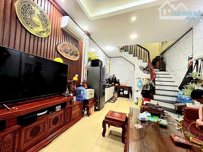 BÁN NHÀ ĐƯỜNG LÊ QUANG ĐẠO 37M, 5T MT4,2 SỔ PHÂN LÔ, Ô TÔ GẦN, NHÀ LÔ GÓC, FULL NT ĐẸP!