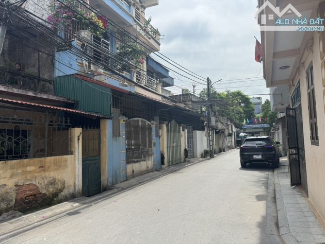 BÁN ĐẤT TRUNG TÂM ĐÔNG ANH- GẦN CHỢ CỬA HÀNG MỚI- Ô TÔ TRÁNH THÔNG BÀN CỜ- NHỈNH 6 TỶ