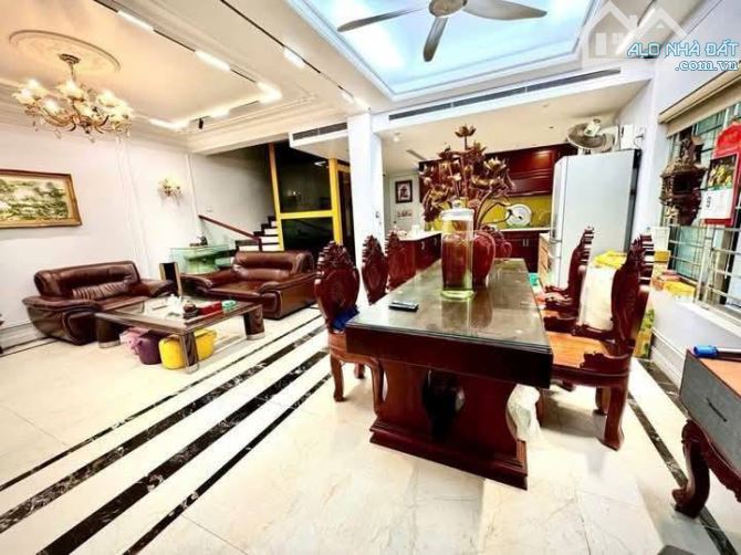 Bán nhà mặt đường Nguyễn Văn Lộc, Mỗ Lao. Lô Góc, phân lô vỉa hè Kinh doanh, 210m2*4 tầng