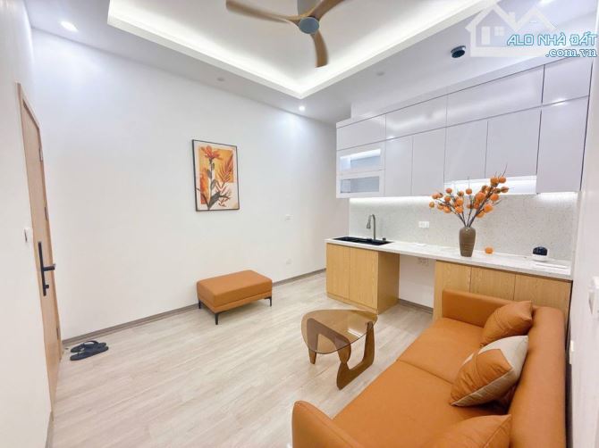 NHÀ TẬP THỂ LÔ GÓC SIÊU ĐẸP - 3 MẶT THOÁNG - NHÀ Ở LUÔN