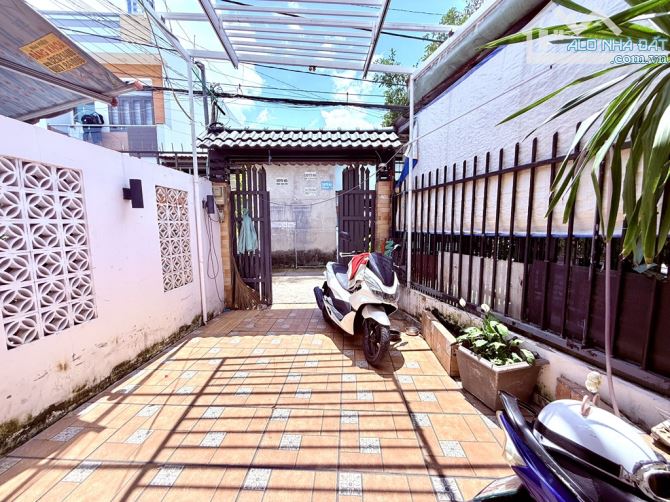 CHVD 2 tầng đường NGUYỄN ẢNH THỦ phường HT, Q12, dt 130m2 Hẻm 6m DÒNG TIỀN 24TR/TH