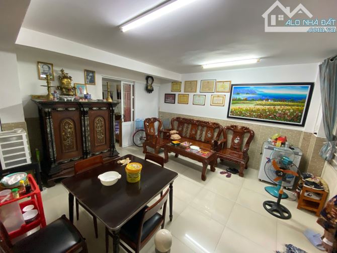 bán nhà hẻm 7,7m . dt; 5,1x12m . 3 tầng + sân thượng . .  giá chỉ 14 tỷ TL
