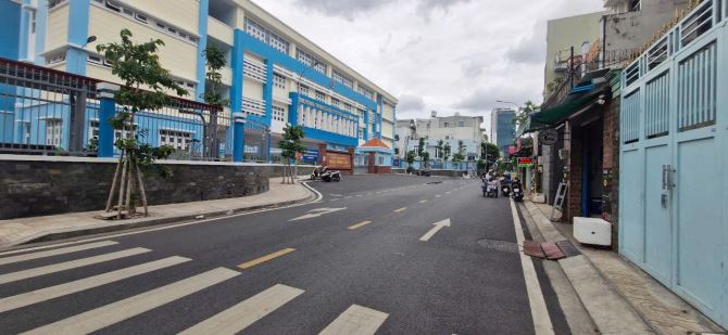Bán gấp Nhà 3 Tầng Hẻm Thông – Gần CMT8, Tân Bình – Tổ Ấm Lý Tưởng Chỉ nhỉnh 7 tỷ.
