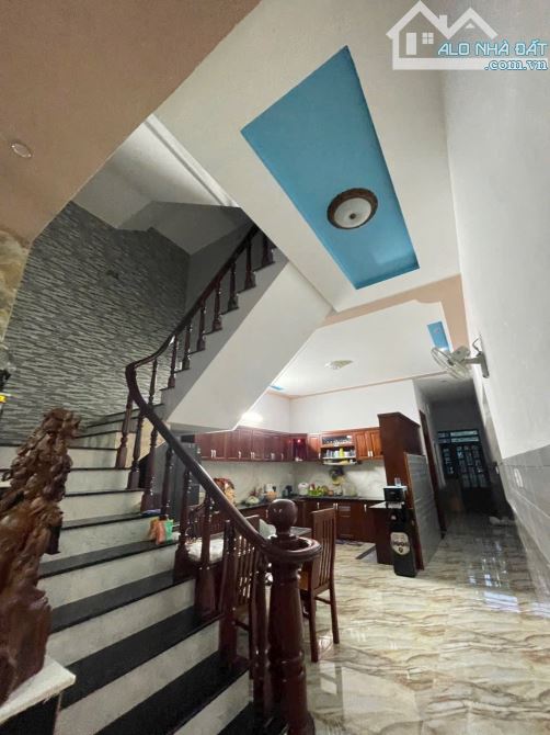 Bán nhà 1 trệt 1 lầu đường Lê Thị Riêng khu Triều Phát, Phước Nguyên - Bà Rịa, giá:5,7 tỷ
