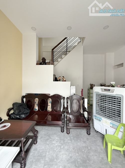 Gấp lắm, giá cực tốt DT 98m2 ngang lớn 5,4m chỉ hơn 6 tỷ ngay chợ phạm văn Bạch
