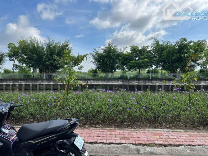 CẦN BÁN NỀN 123M( 6X20,5) SAU LƯNG CHỢ ĐẦU MỐI THỦ ĐỨC ĐƯỜNG NHỰA 10M SỔ RIÊNG GIÁ 5,5 TỶ