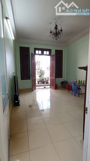 Bán nhà Ngọc Hồi 55m 3 t dân xây ô tô đỗ cửa ngay Huyện ủy 7.4 tỷ