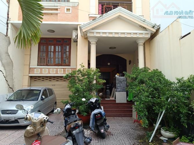 BIỆT THỰ SÂN VƯỜN ĐƯỜNG SỐ 36 TÂN QUÝ QUẬN 7  DT: 7.4/8*32M (260M2) – CHỈ 38 TỶ