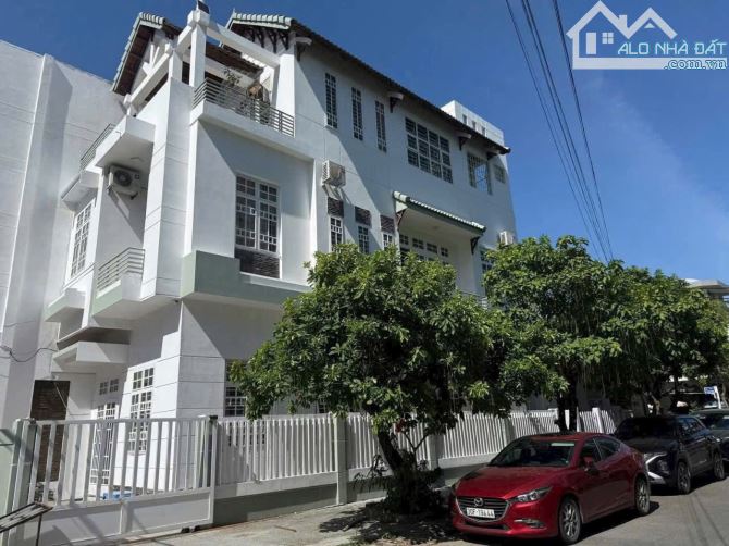 BÁN NHÀ 3 TẦNG GÓC 2 MT ĐƯỜNG CAO XUÂN HUY - GẦN ĐẠI HỌC NGOẠI NGỮ . DT 98,3M2 - GIÁ 9,7