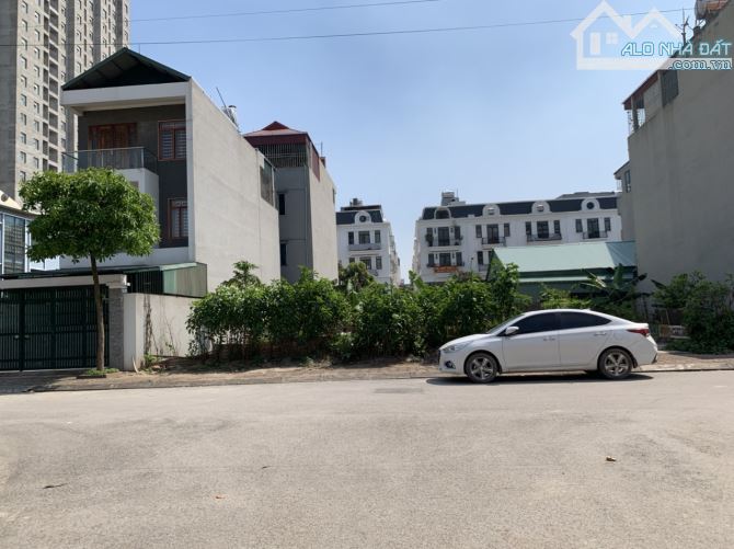 Bán đất mặt phố Nguyễn Khiêm Ích gần ngay quận ủy Gia Lâm, gần hồ điều hòa, kinh doanh cực